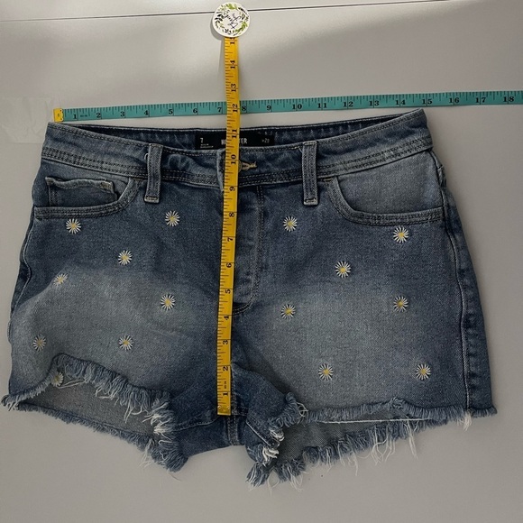 Hollister jeans shorts size 28 waist - Picture 3 of 6